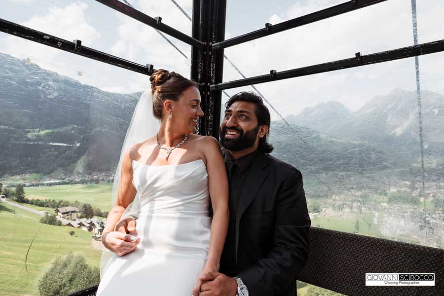 sposi sulla funivia rifugio levissima