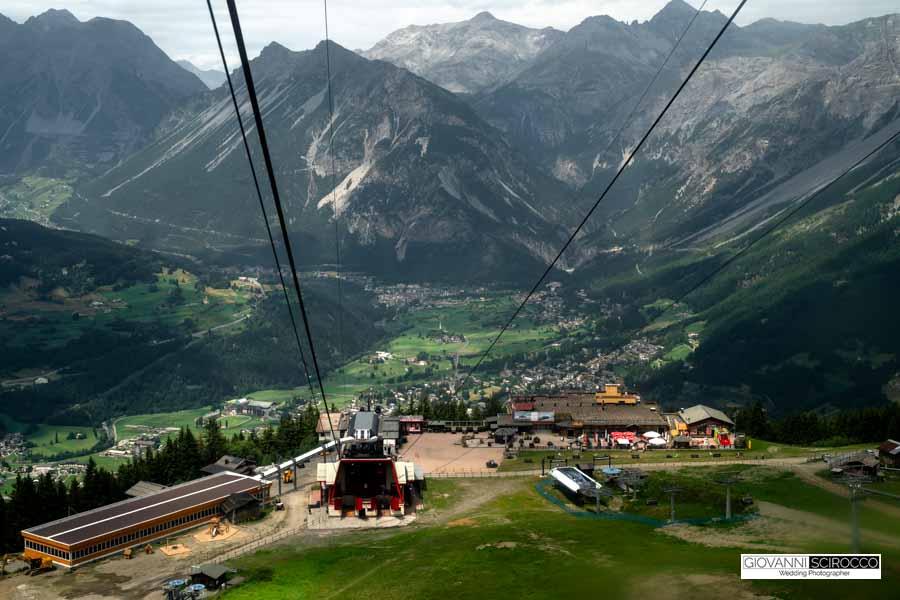 sposi sulla funivia rifugio levissima