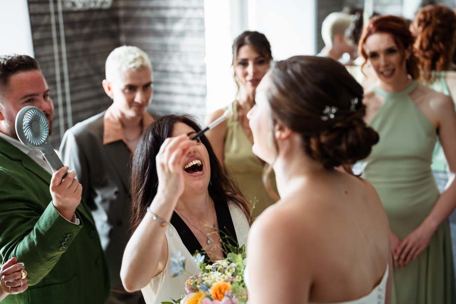 sposa commossa