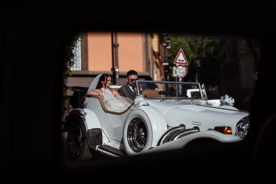 sposi al colosseo con auto exalibur